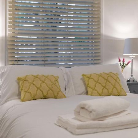 Three-Bedroom Bliss In London Town Екстер'єр фото