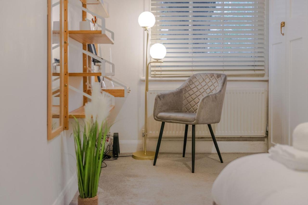 Three-Bedroom Bliss In London Town Екстер'єр фото
