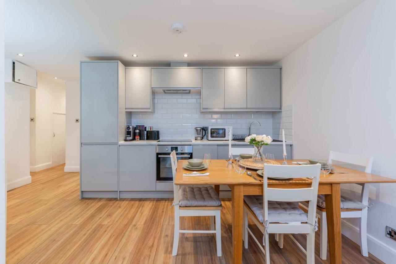 Three-Bedroom Bliss In London Town Екстер'єр фото