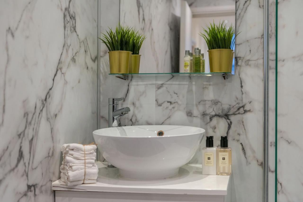 Three-Bedroom Bliss In London Town Екстер'єр фото