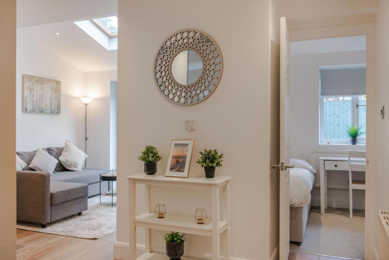Three-Bedroom Bliss In London Town Екстер'єр фото