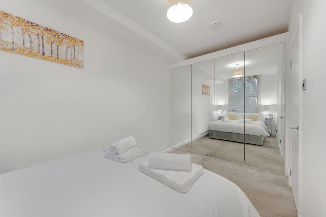 Three-Bedroom Bliss In London Town Екстер'єр фото