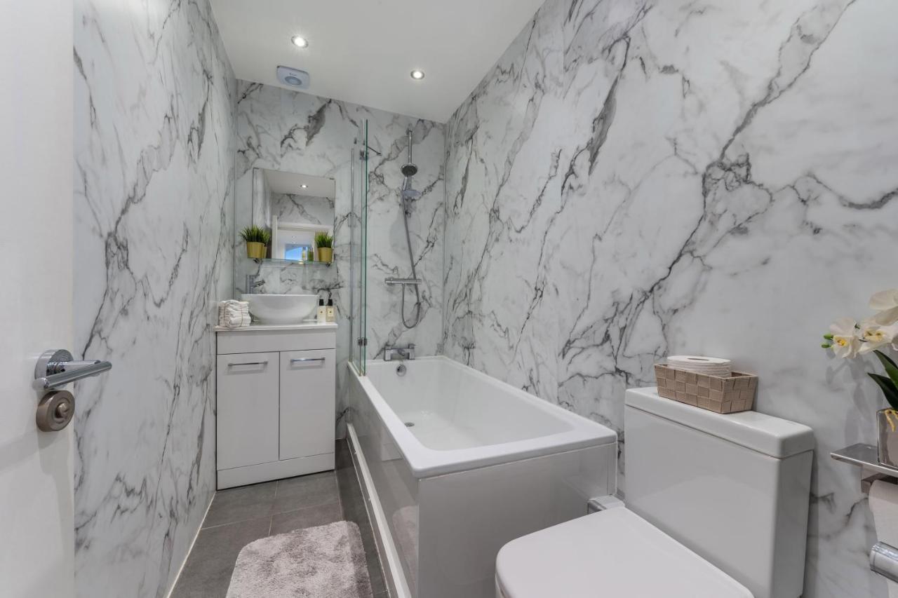 Three-Bedroom Bliss In London Town Екстер'єр фото