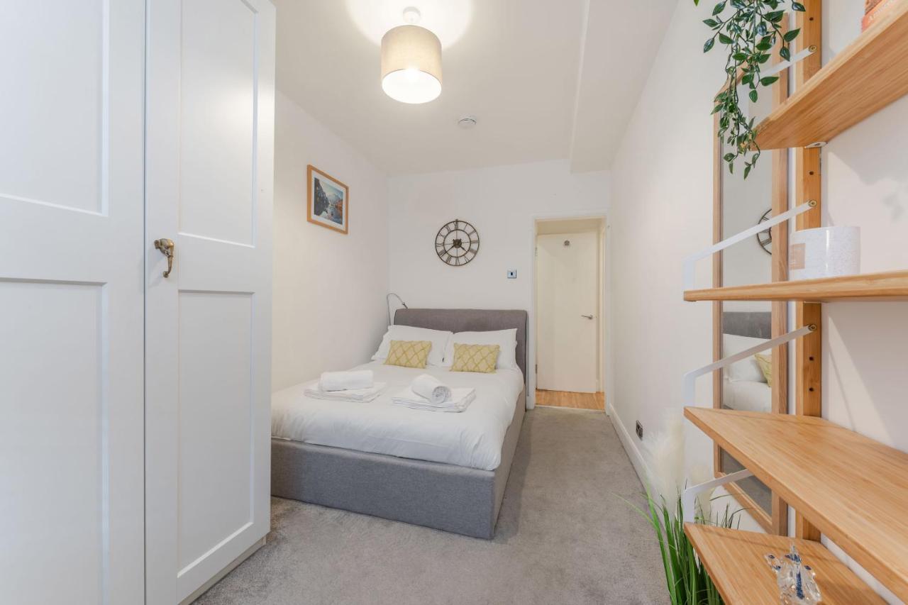 Three-Bedroom Bliss In London Town Екстер'єр фото